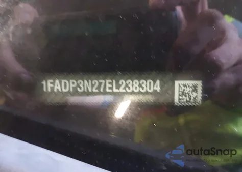 2014 Ford Focus Titanium z USA, uszkodzony, nr VIN 1FADP3N27EL238304